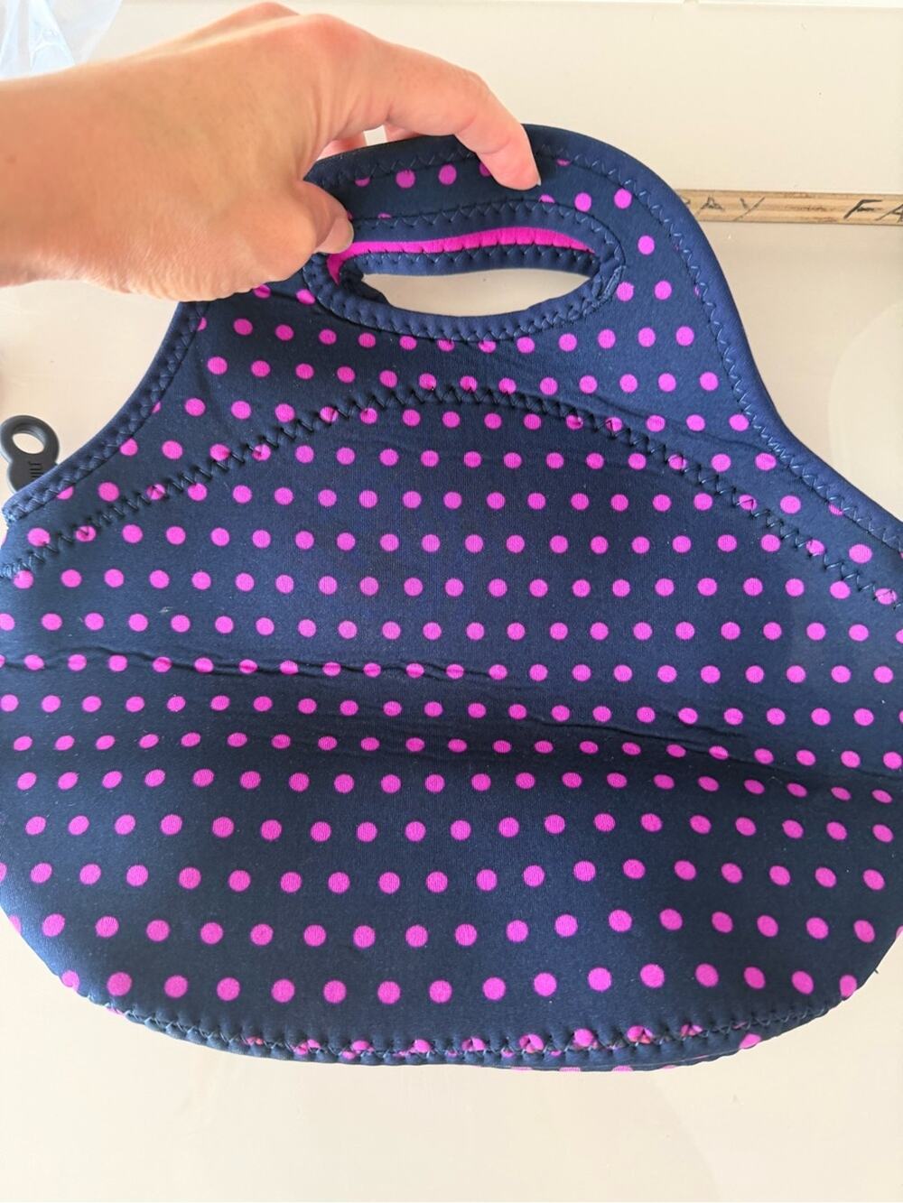 🗽Neoprene Lunch Tote - Navy with Pink Polka Dots